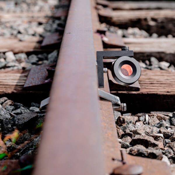 Single Sided Rail Clip with optical survey L-bar Prism - Image 2