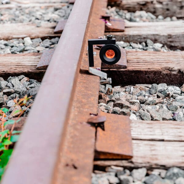 Single Sided Rail Clip with optical survey L-bar Prism - Image 3