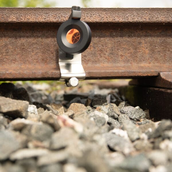 Single Sided Rail Clip with optical survey L-bar Prism - Image 4