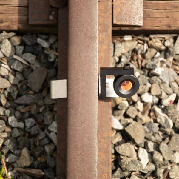 Single Sided Rail Clip with optical survey L-bar Prism - Image 6