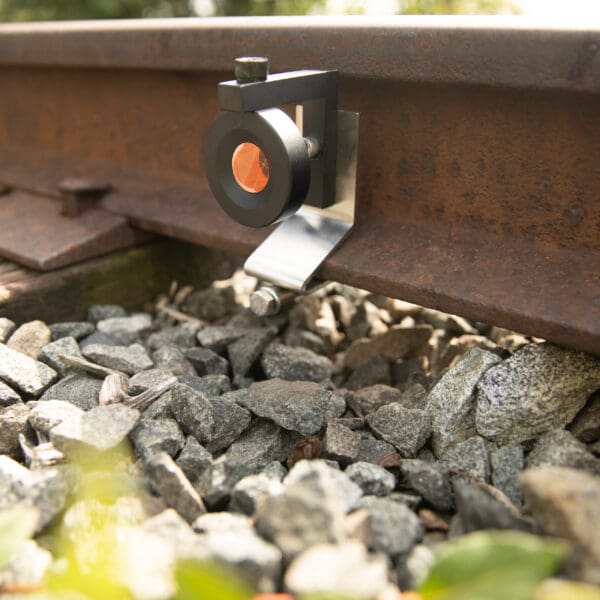 Single Sided Rail Clip with optical survey L-bar Prism - Image 5